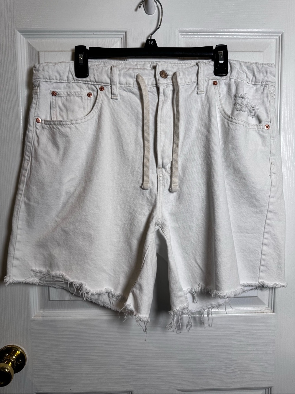 GAP White Loose Bermuda Denim Shorts Distressed Raw Hem Drawstring Size 33